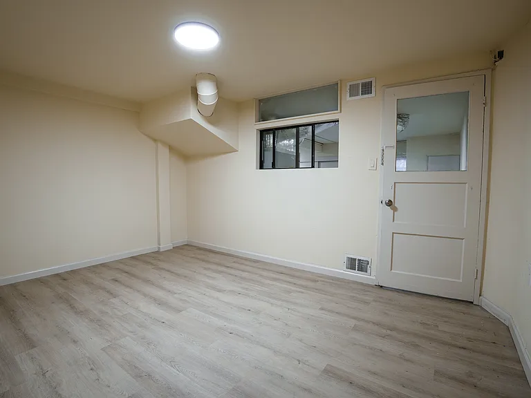 582 Euclid Ave — Photo 12