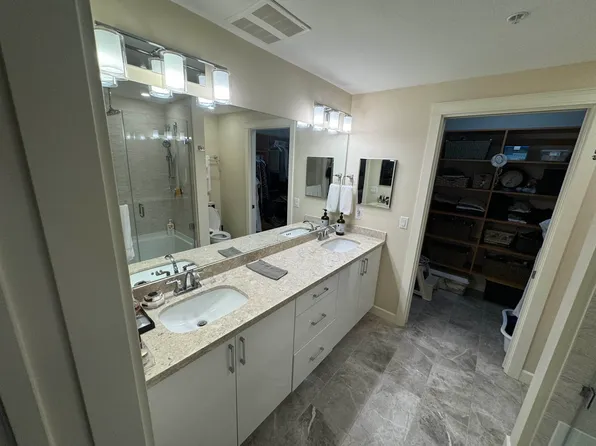 3535 146a St #409, Surrey, BC V4P 0H2