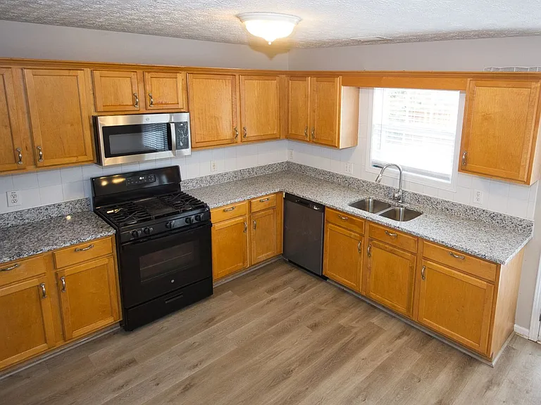 3292 Shady Valley Ct — Photo 13