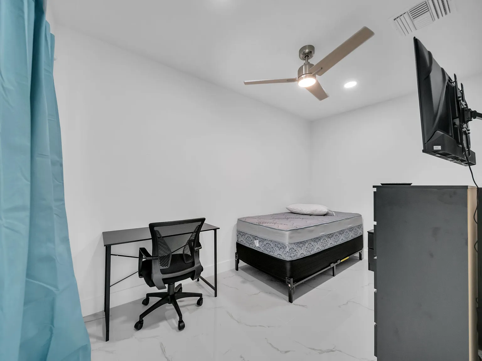 4 bed, 3.0 bath, 1500 sqft, $910 — Photo 1