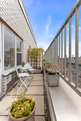 Sold by Compass | media 9