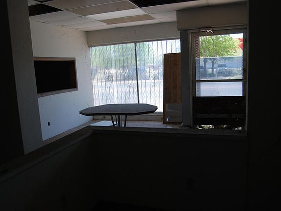4th image of 1110 S 6th Ave