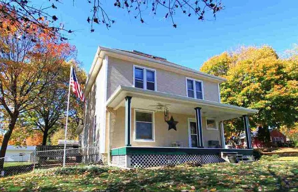 1st image of 402 Chestnut St