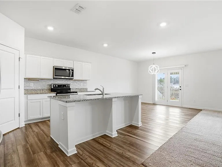 395 Knightsbridge Ln — Photo 7