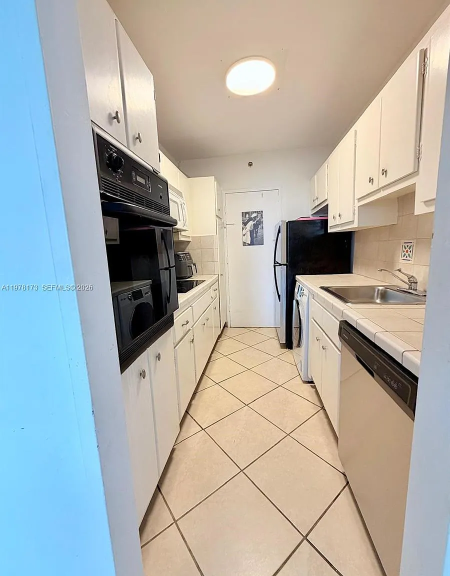 The Decoplage Condo — Photo 4