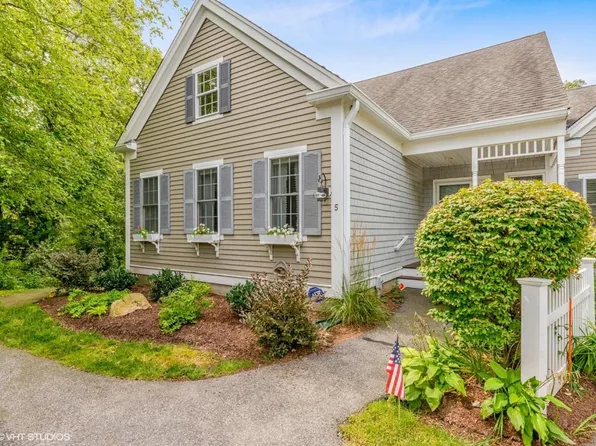 5 Applewood Ct, Bourne, MA 02532