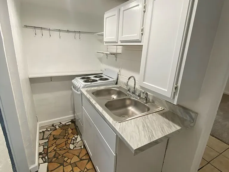2800 Lafayette Ave #B — Photo 12