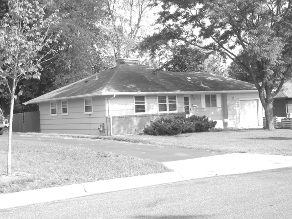 605 Park Valley Dr W, Hopkins, MN 55343