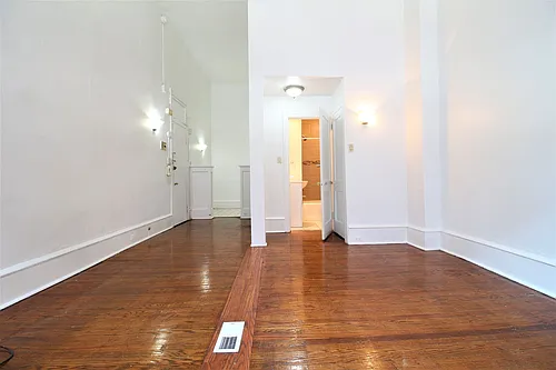 2122 Walnut St #1F Photo 1