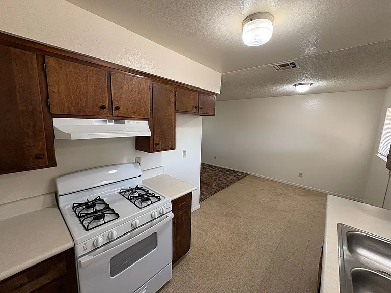 1329 S Liberty St — Photo 15