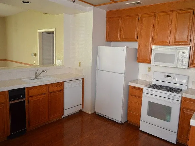 425 Huyler Ln #D — Photo 7