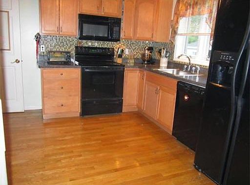3rd image of 425 Washington Ave #B