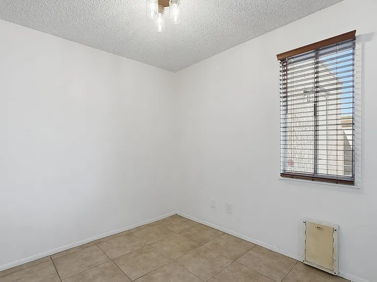 1017 E Redfield Rd — Photo 9