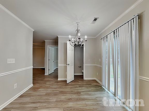 5th image of 4097 Village Park Ct