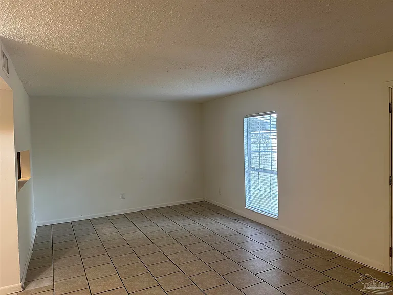 843 Esconditas Pl — Photo 2