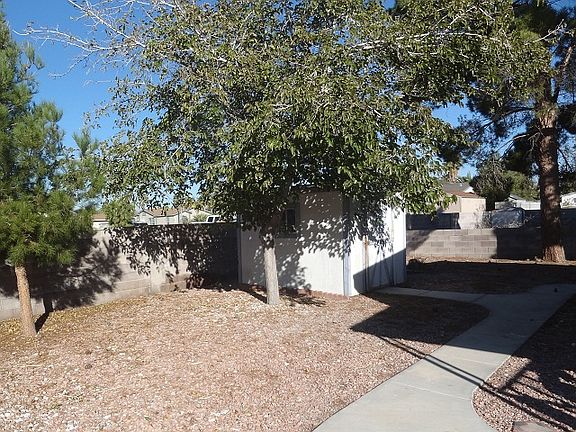 2nd image of 1719 Nutmeg Ln