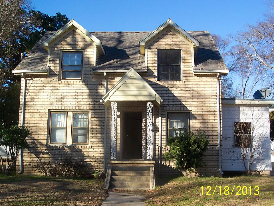 144 E Herndon St