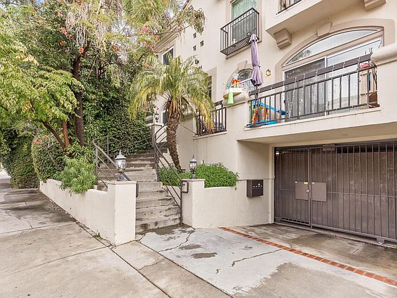 3rd image of 4294 Coldwater Canyon Ave APT 4