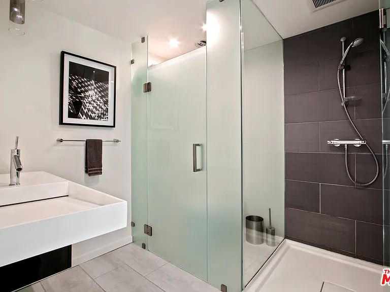 9416 Beverly Crest Dr — Photo 40