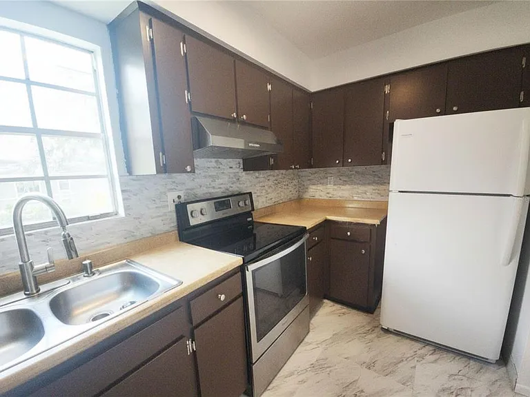 14422 Reuter Strasse Cir #112 — Photo 8