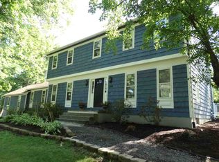 204 Tamar Dr, Niskayuna, NY 12309
