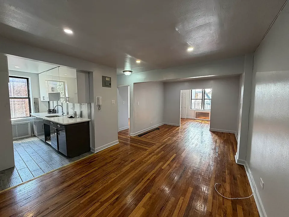 250 E 38th St #3J