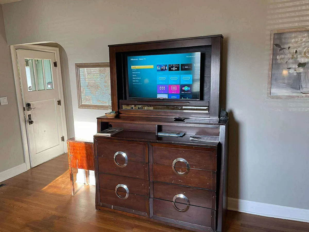 Living Room - 1403 E Cherry St