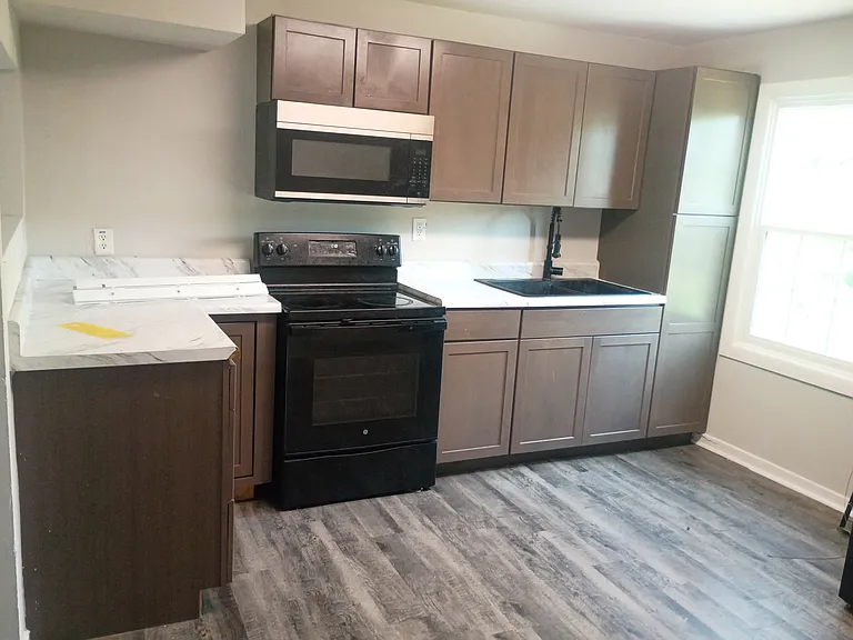327 Viking St — Photo 3