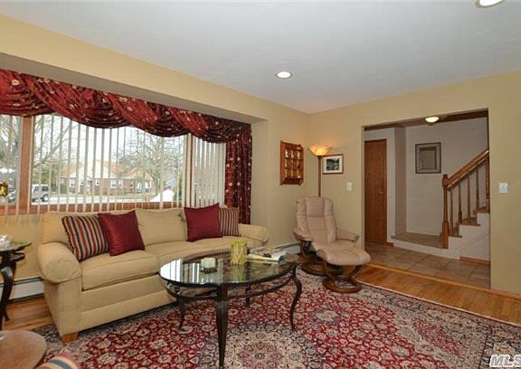 2nd image of 6 Colonial Ct