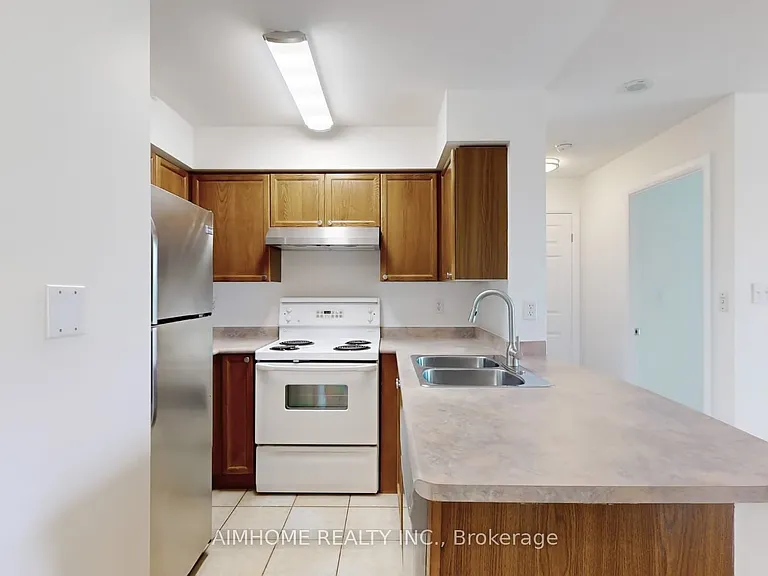 3 Ellesmere St #413 — Photo 2