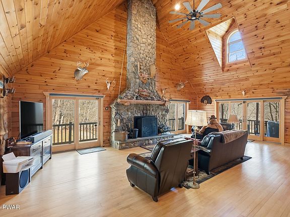 10th image of 992 Winterdale Rd