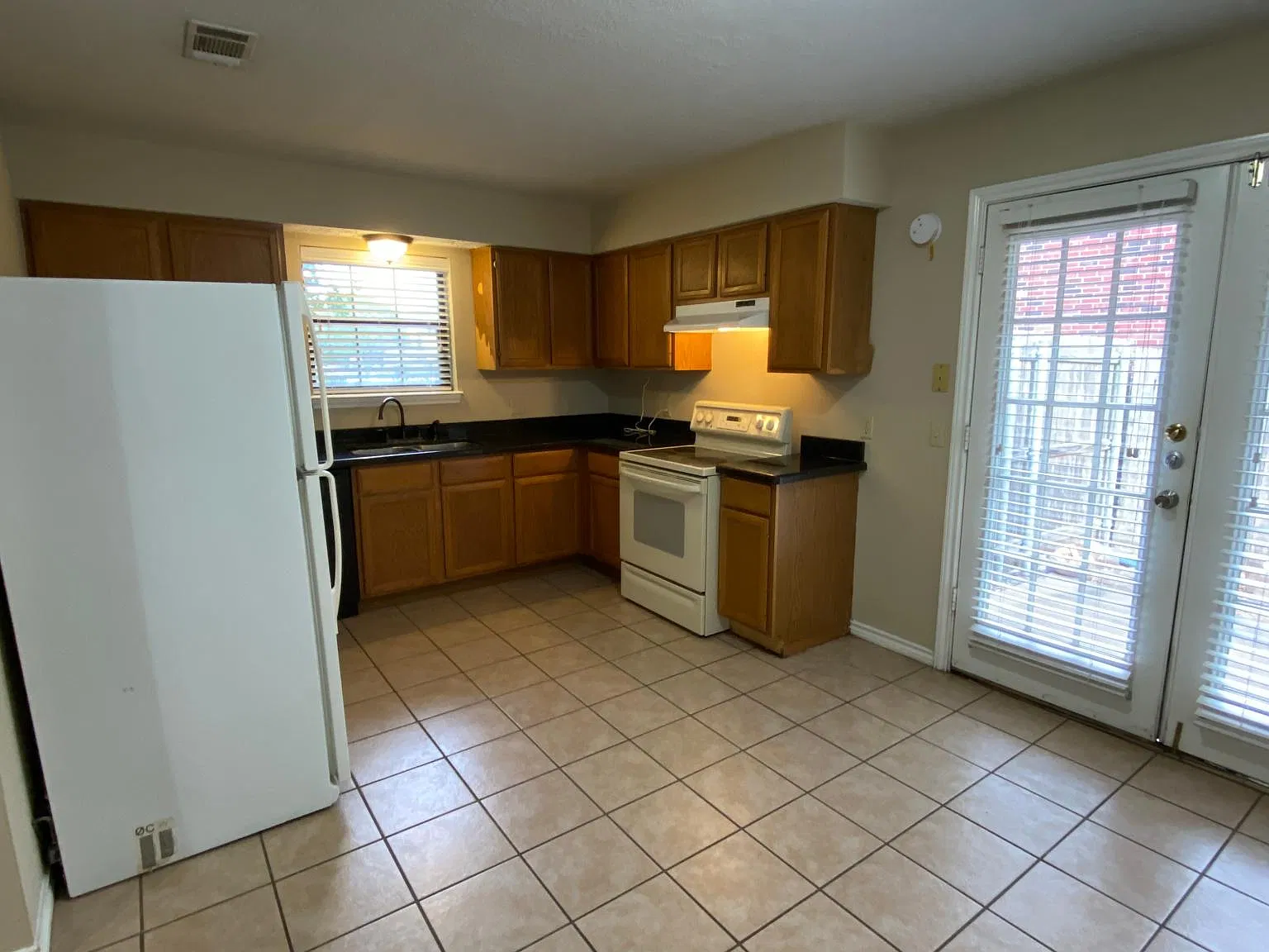3 bed, 1104 sqft, $1,550 — Photo 3