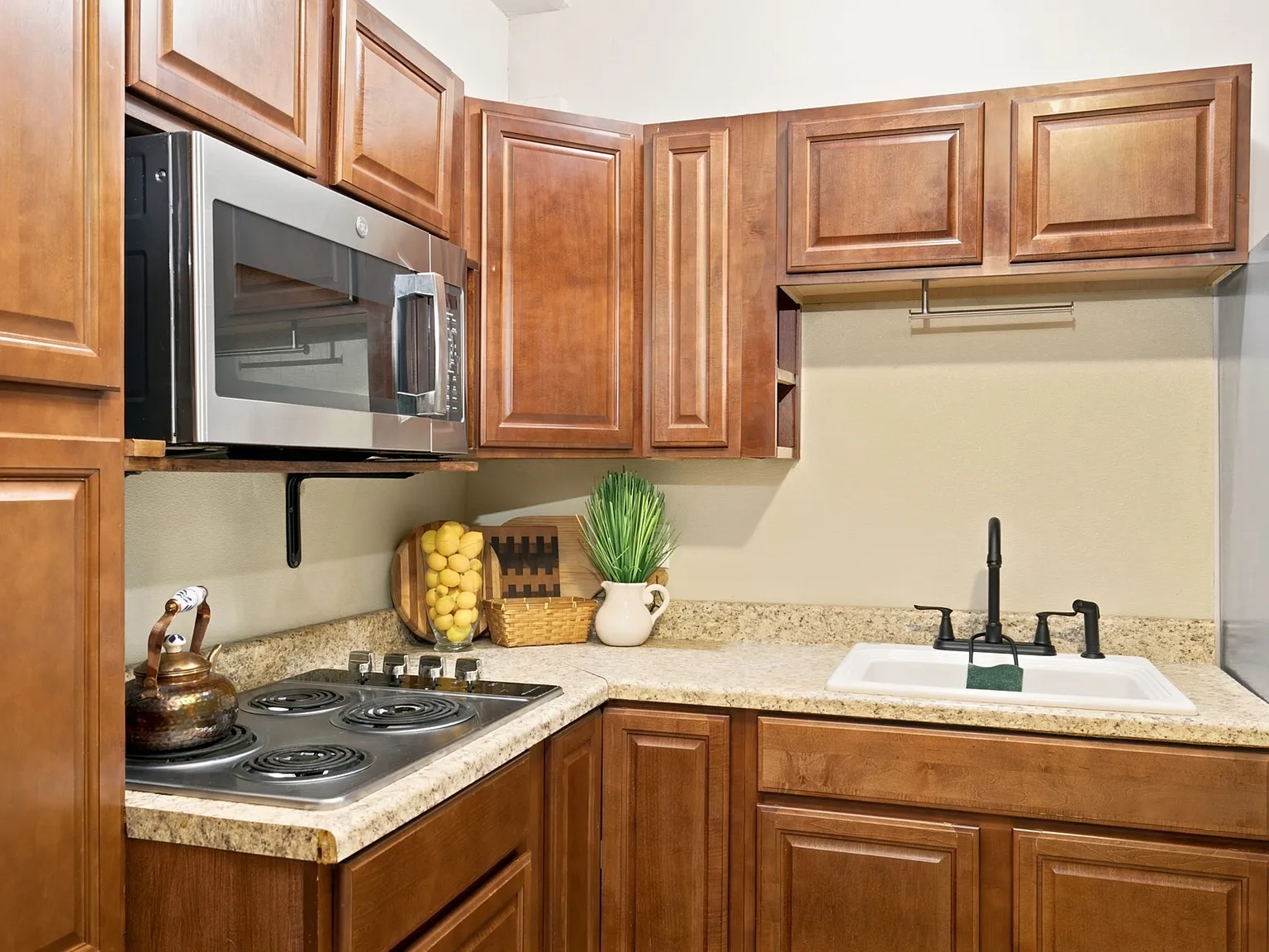 1 bed, 1.0 bath, 730 sqft, $1,975 — Photo 3