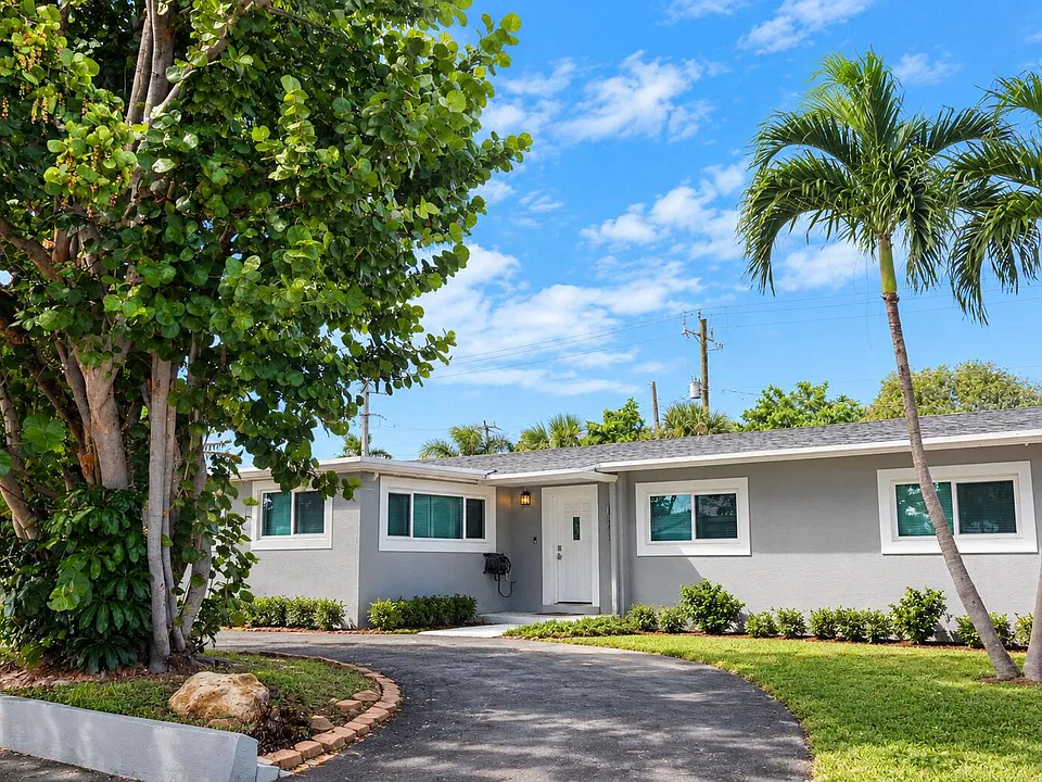 1343 W Ocean Ave