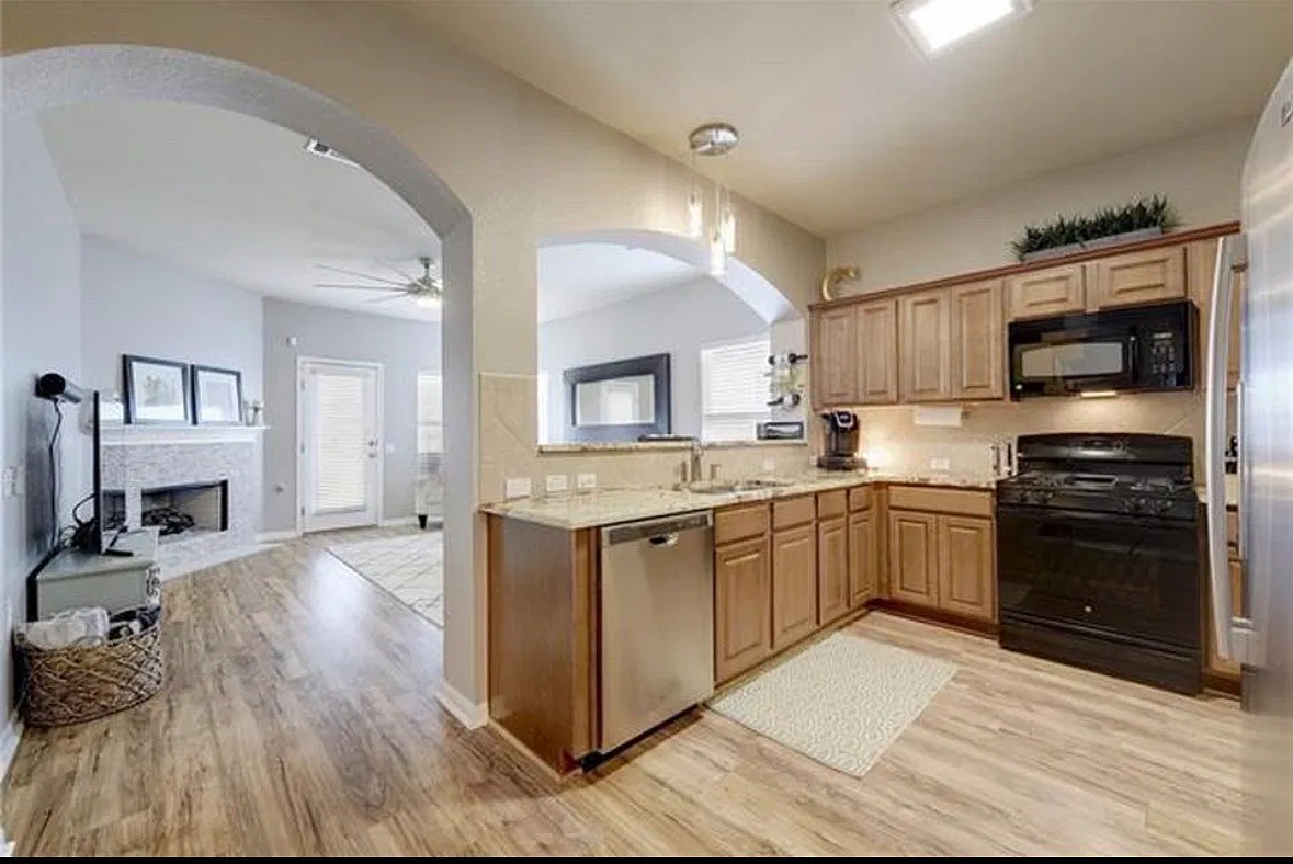 3 bed, 1452 sqft, $2,100 — Photo 4