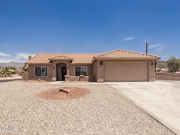 2nd image of 3870 Bluegrass Cir