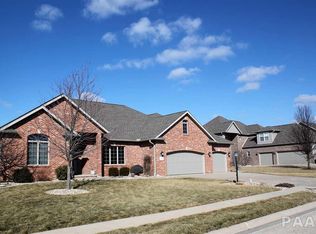 1215 Waterford Dr, Morton, IL