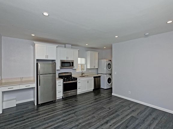 3rd image of 6235 Carpenter Ave
