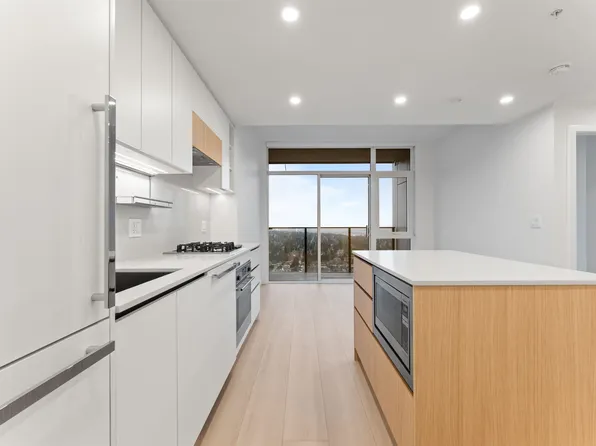 13573 98a Ave #2606, Surrey, BC V3T 1C2