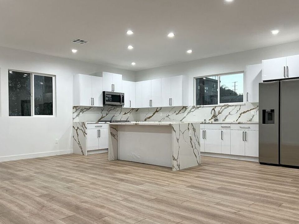 1st image of 5618 N Varna Ave