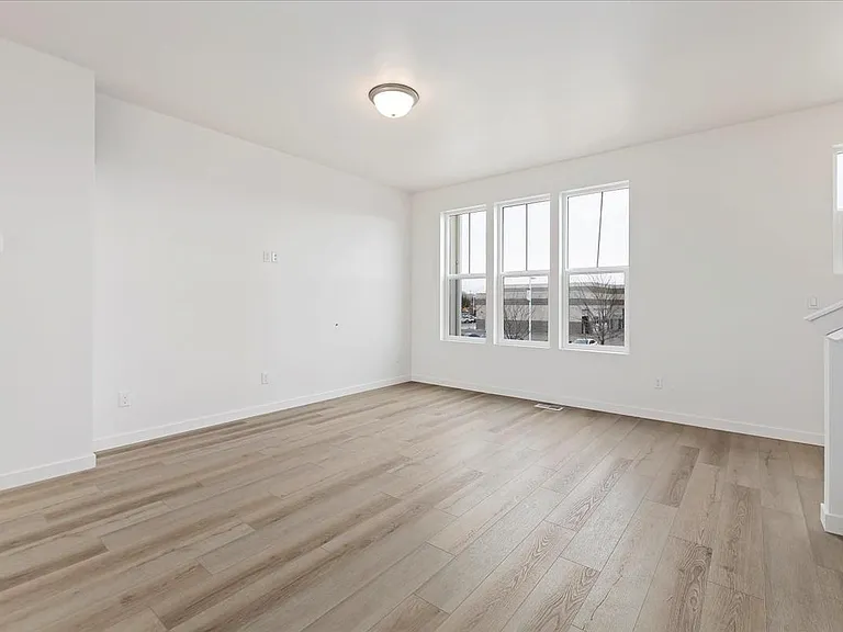 1624 N Mumbarto Ln — Photo 6