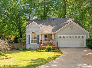 1025 Taylor Oaks Dr, Roswell, GA 30076