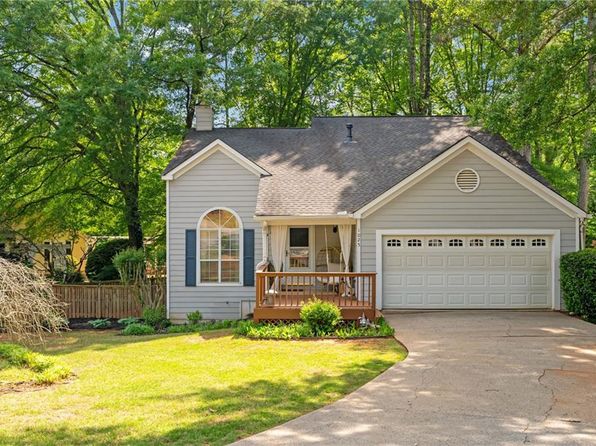 1025 Taylor Oaks Dr, Roswell, GA 30076