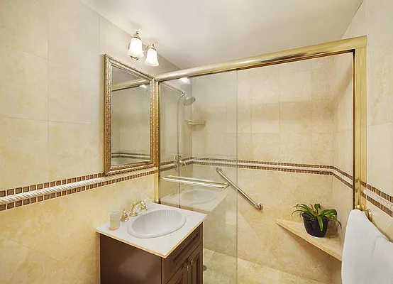 Sold by Warburg | media 7