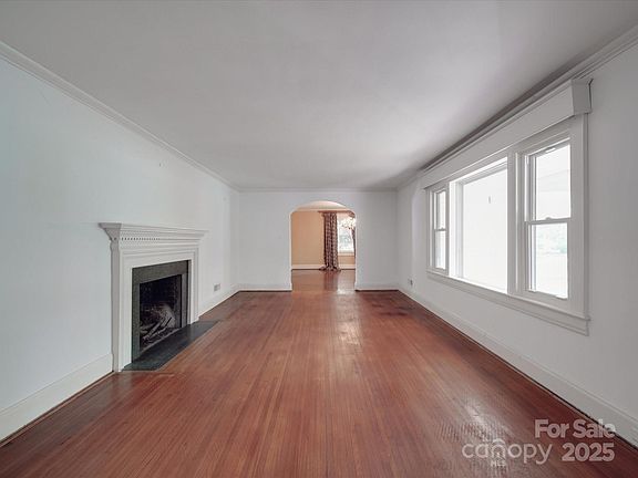 2nd image of 2326 Armstrong Cir