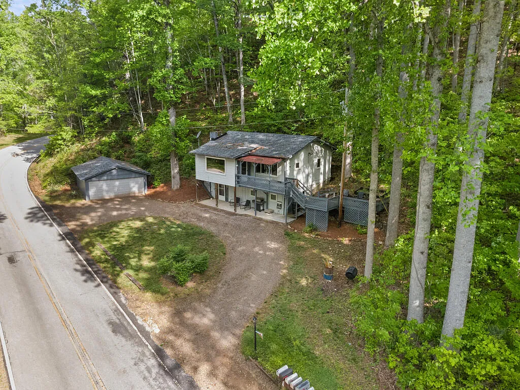 3 bed, 2.5 bath, $2,100 — Photo 4