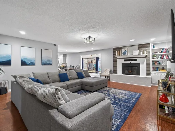 3 Cunningham Ln, Bella Vista, AR 72715