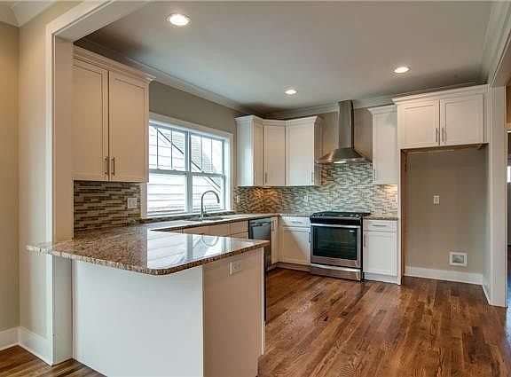 2nd image of 403B Acklen Park Dr