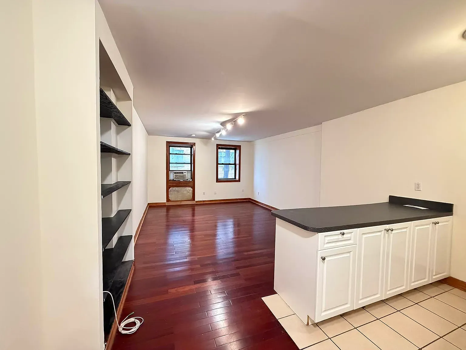 146 East 35th Street — Photo 1