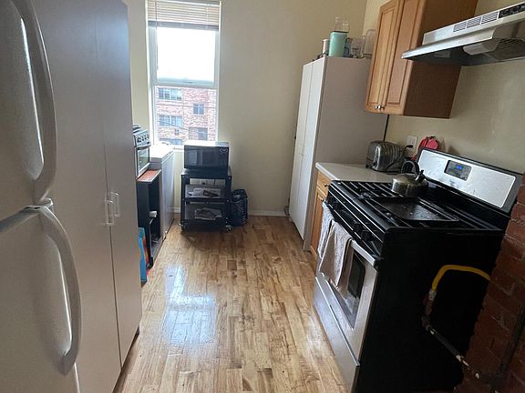 3rd image of 2641 Girard Ave S APT 6